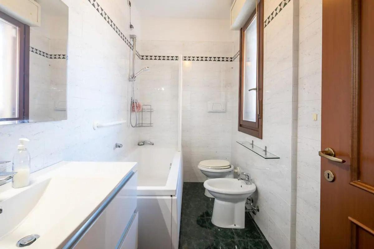 Suite Con 2 Balconi - 6 Guest Prato  Exteriör bild
